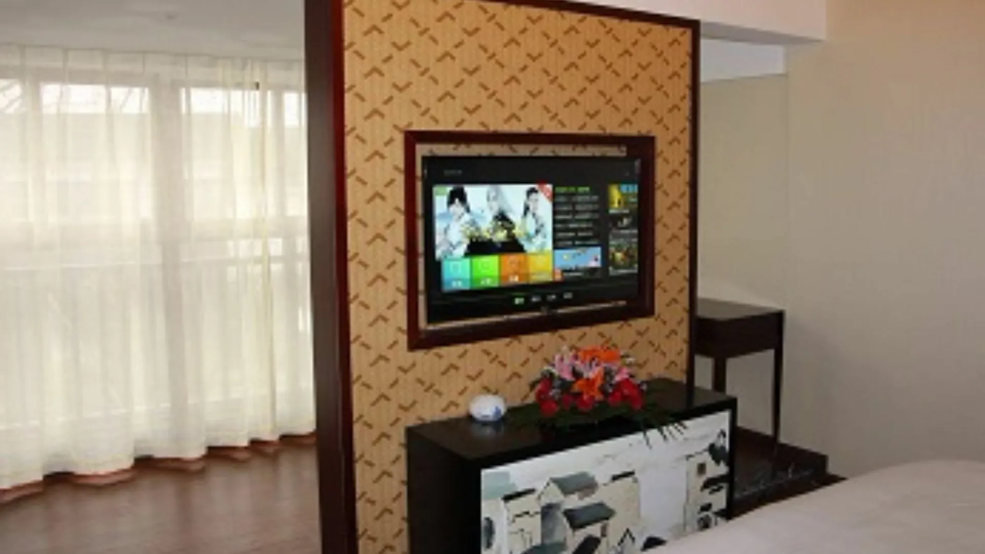 Suzhou Romantic Cabin Panmen